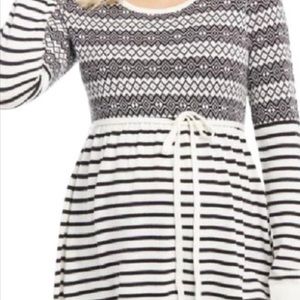 Motherhood Maternity medium black white sweater